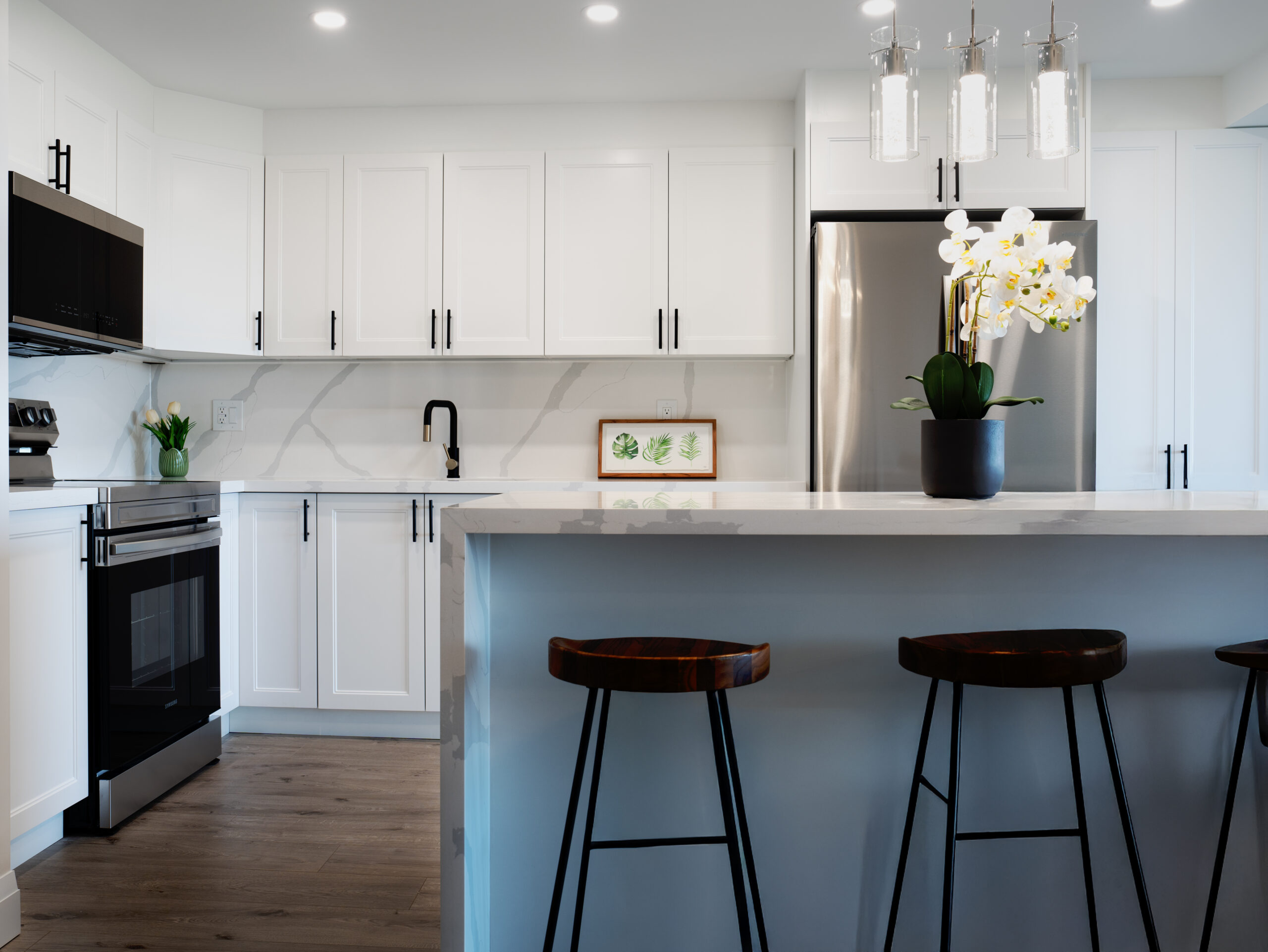 White Double Shaker Kitchen Cabinets